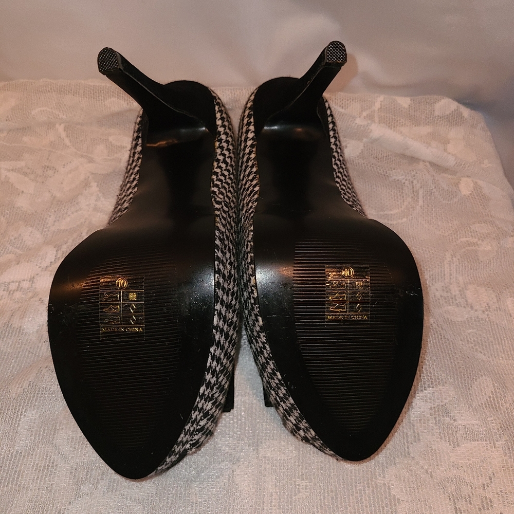 Pinup Girl Houndstouth Stilettos - Picture 5 of 5